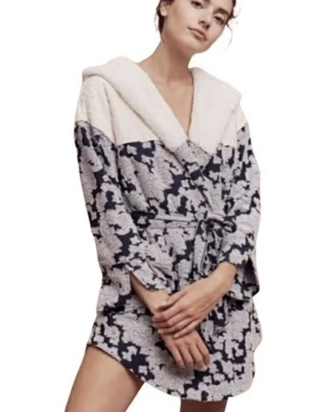 Anthropologie Lilka Hooded Robe Sherpa Jacquard Floral Belted Short Sz M/L
